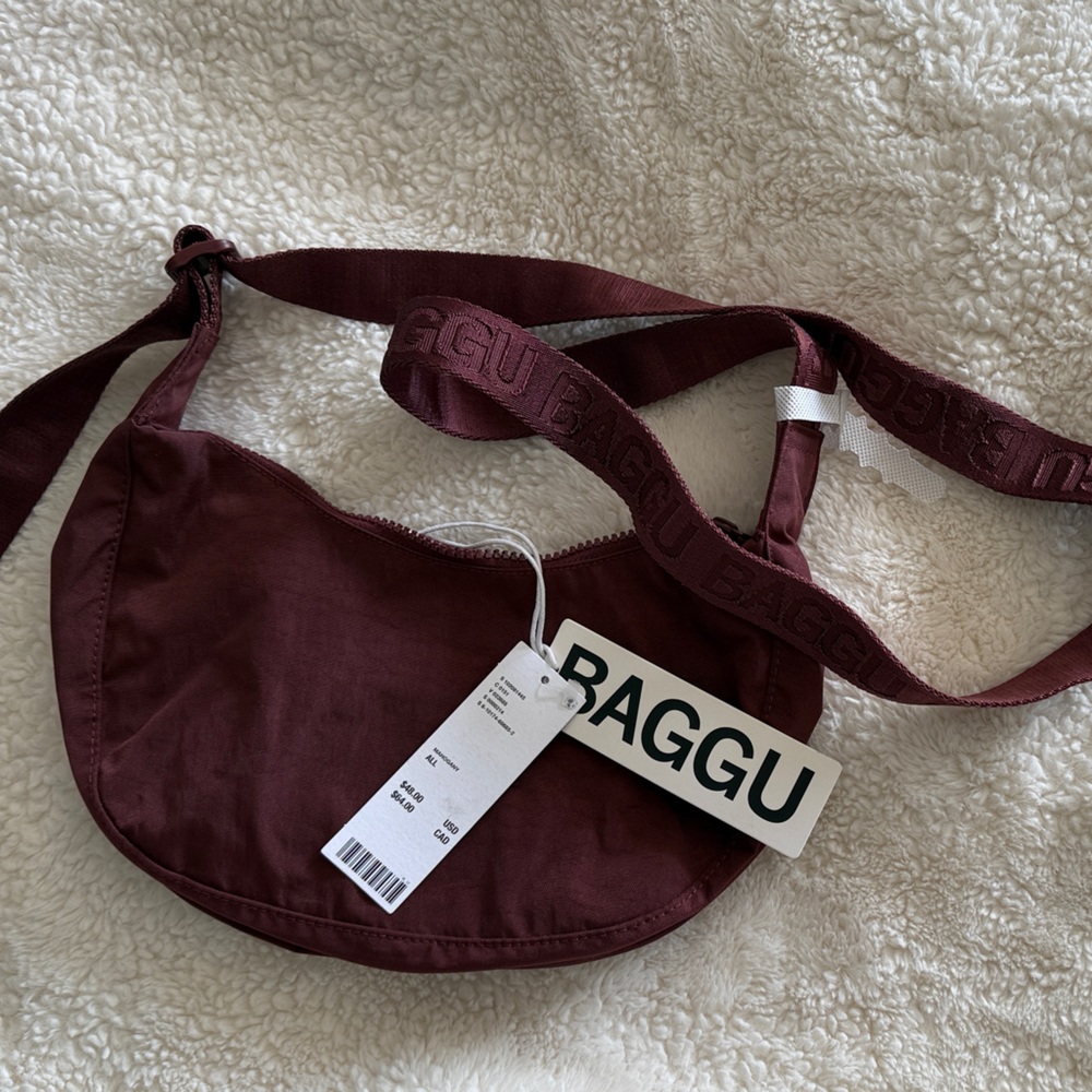 BAGGU small nylon crescent bag, mahogany new with tags